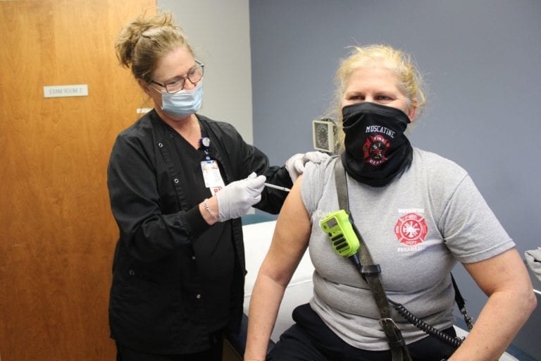 Muscatine EMS staff among first to receive Moderna vaccine