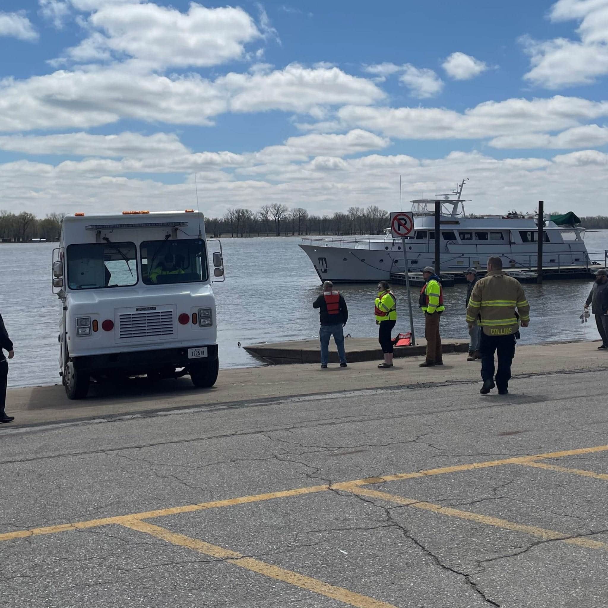 Rescue units assist disabled yacht to dock on Muscatine riverfront