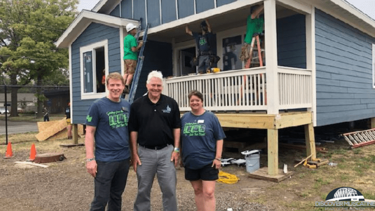 Sen. Mark Lofgren visits Habitat for Humanity house at fair