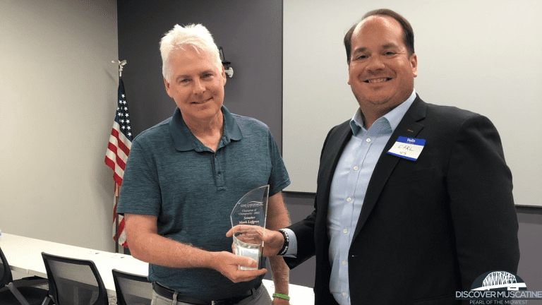 Senator Lofgren receives Champion of Chiropractic Award