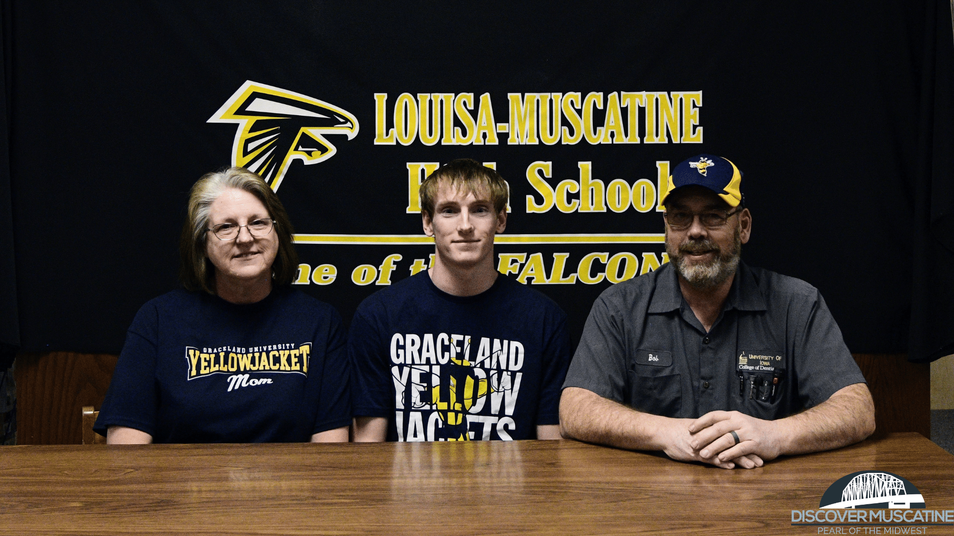 Chris Day Signs To Play Football In College | Discover Muscatine